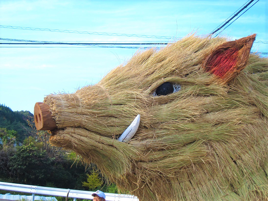 年賀状のベストショットはココで！ 迫力満点『ジャンボ干支』を見に行